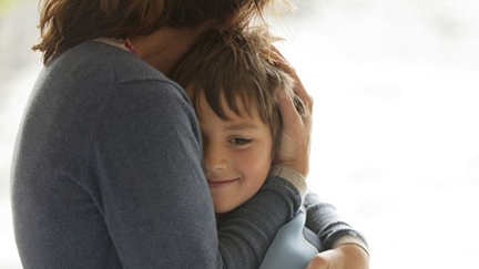 Study finds the more you hug your kids – the smarter they get!