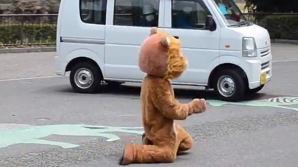 Hilarious video of a Japanese zoo's bizarre lion escape drill has gone viral