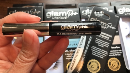 Estelle tries out some game changer false eyelashes