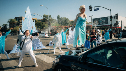 James Corden and 'Frozen' cast literally stop traffic with live musical in the street