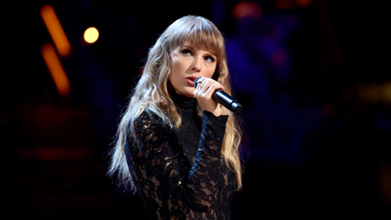 Taylor Swift fans crash American Express website during first pre-sale event
