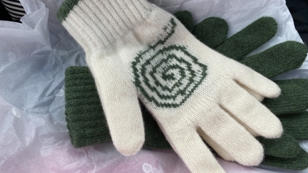 Try it Out Tuesday - Estelle needs all the help she can get making her own gloves