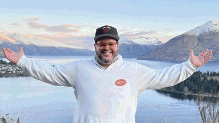 'Prettiest places on Earth': 'Frozen' star Josh Gad reveals he’s on holiday in New Zealand
