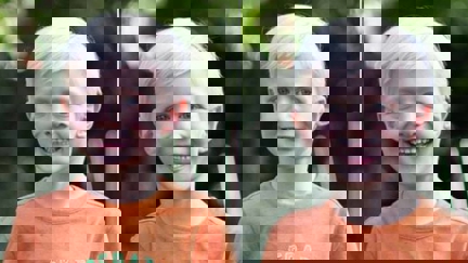 Father reveals the single word he uses that makes his son smile naturally for photos