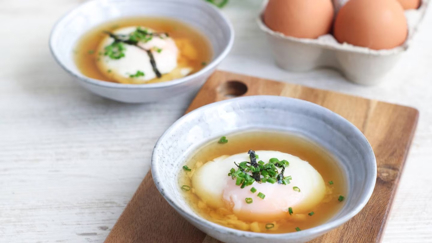 Viral egg hack shows how to make perfect poached eggs in a frying pan