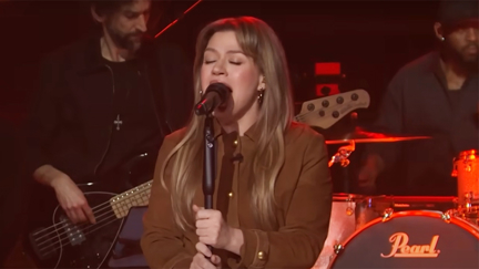 Watch: Kelly Clarkson just covered a Kiwi artist on 'Kellyoke' and we are obsessed!